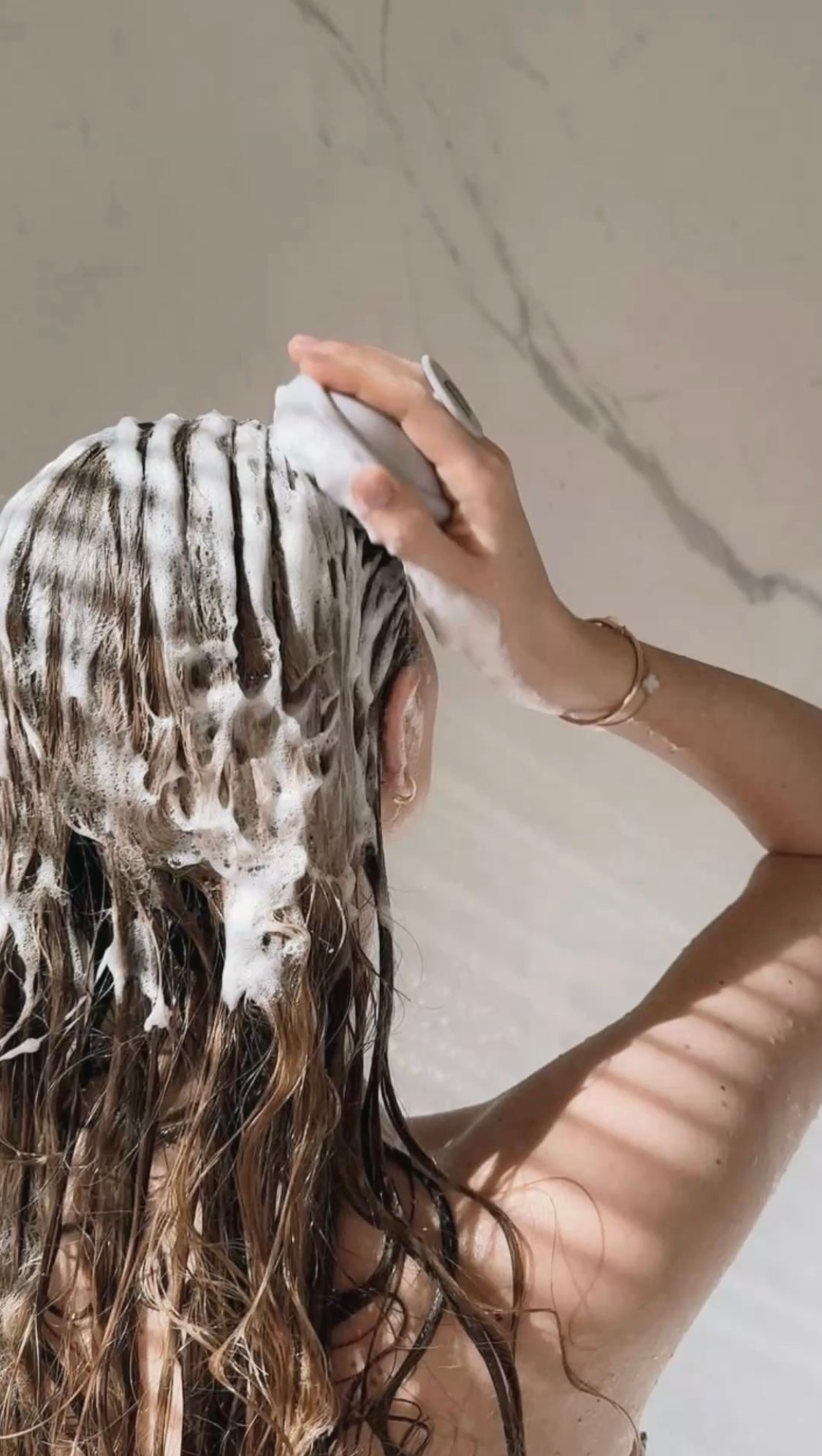 Le rituel stimulation - Gommage capillaire